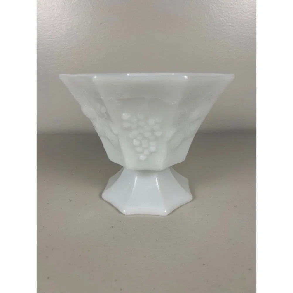 Westmoreland Milk Glass Paneled Grape Footed Compote Bowl‎ White Octagonal 4.5in